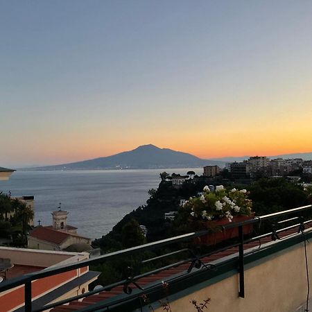ヴィーコ・エクエンセ Vesuvio View Bed & Breakfast エクステリア 写真